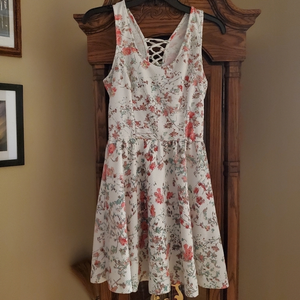 Jessica Simpson Women's Lace Up Back Dress - Picture 9 of 11